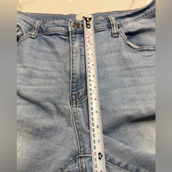 Light Blue Oliver Logan premium denim- Crosby Boyfriend 33 inches - Picture 6 of 11